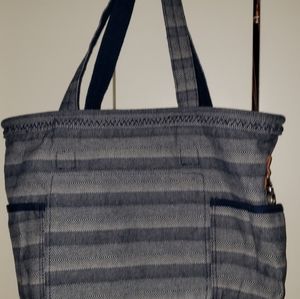 31 Retro Metro bag. 14" H, 18" W, 6"D.